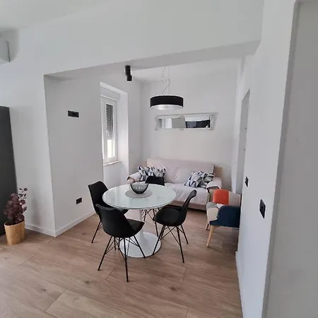 Stivi Luxury דירה