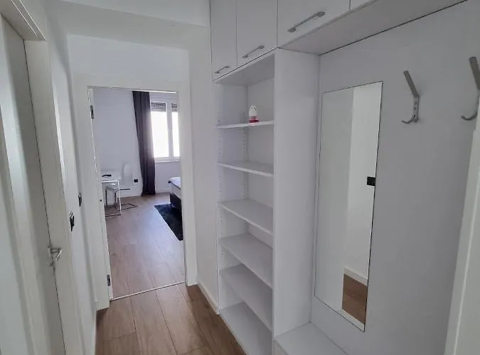 Stivi Luxury Πούλα